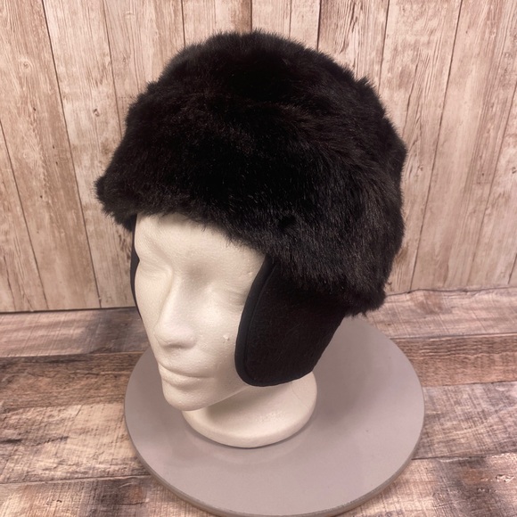 Women’s Black Faux Fur Hat Crown Cap Ear Flaps Small - Picture 1 of 11